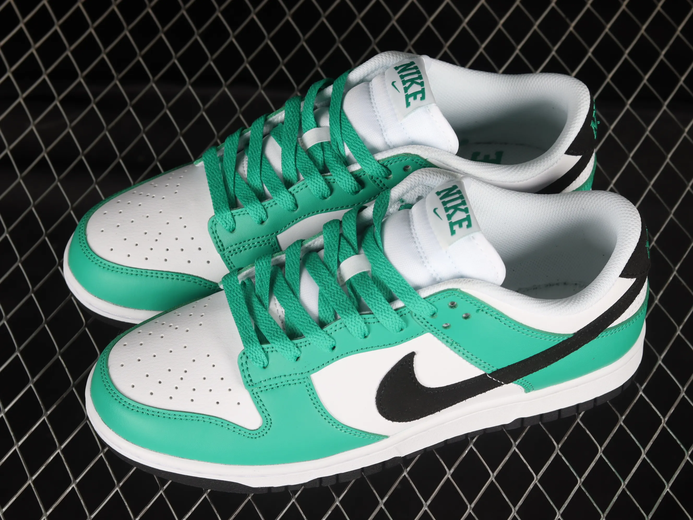 All categories Nk SB Dunk series Nk SB Dunk Low low-top sneakers C version Nk SB Dunk Low "Lottery Green" Heineken replacement SB low-top casual sneakers FN3612-300
